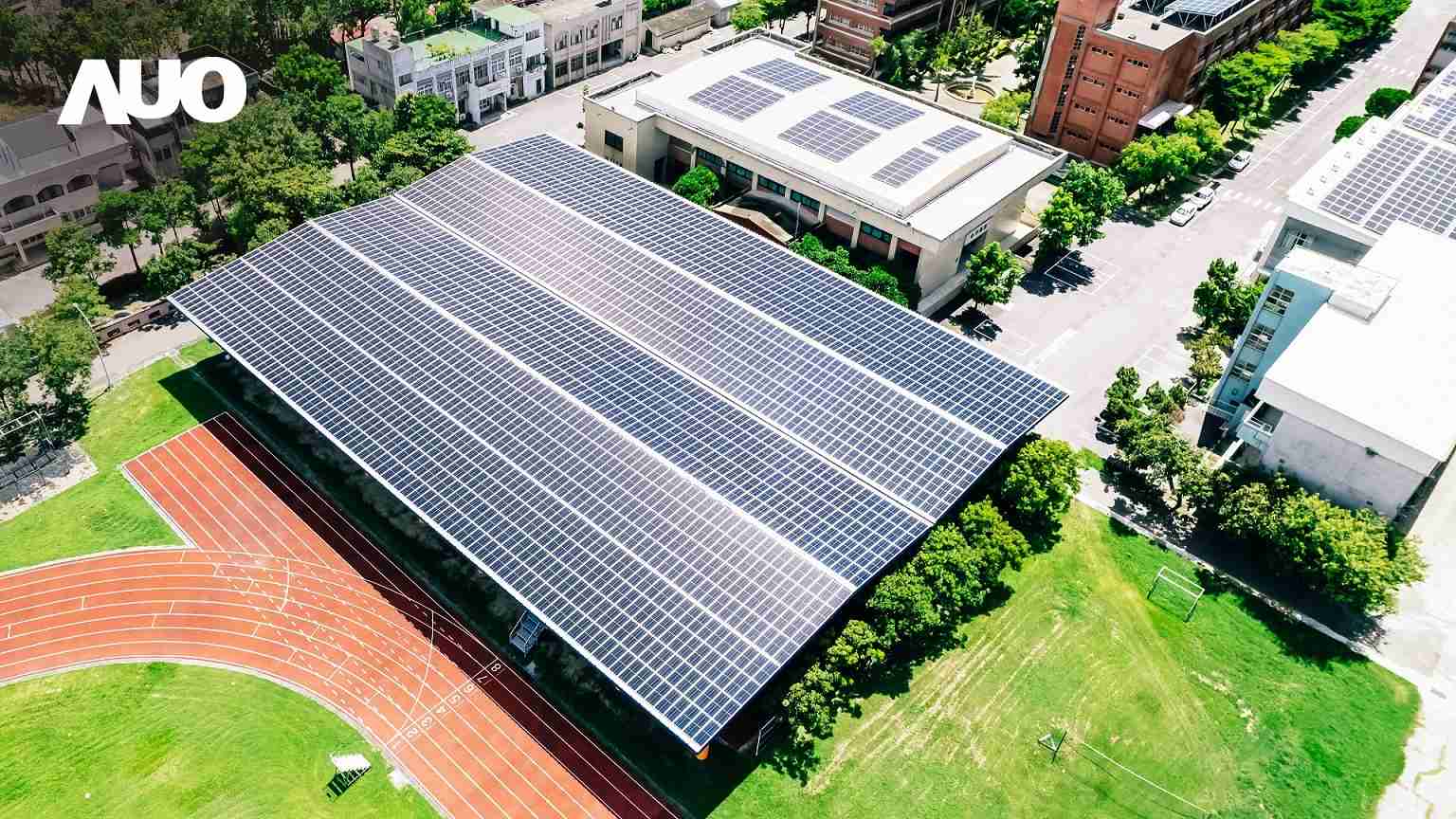 赏金国际SunSteel光电整合型浪板具备快速安装、、、轻量化优势，，可提升15%发电效能，，通过国际IEC与台湾VPC认证安全、、防漏、、耐候标准