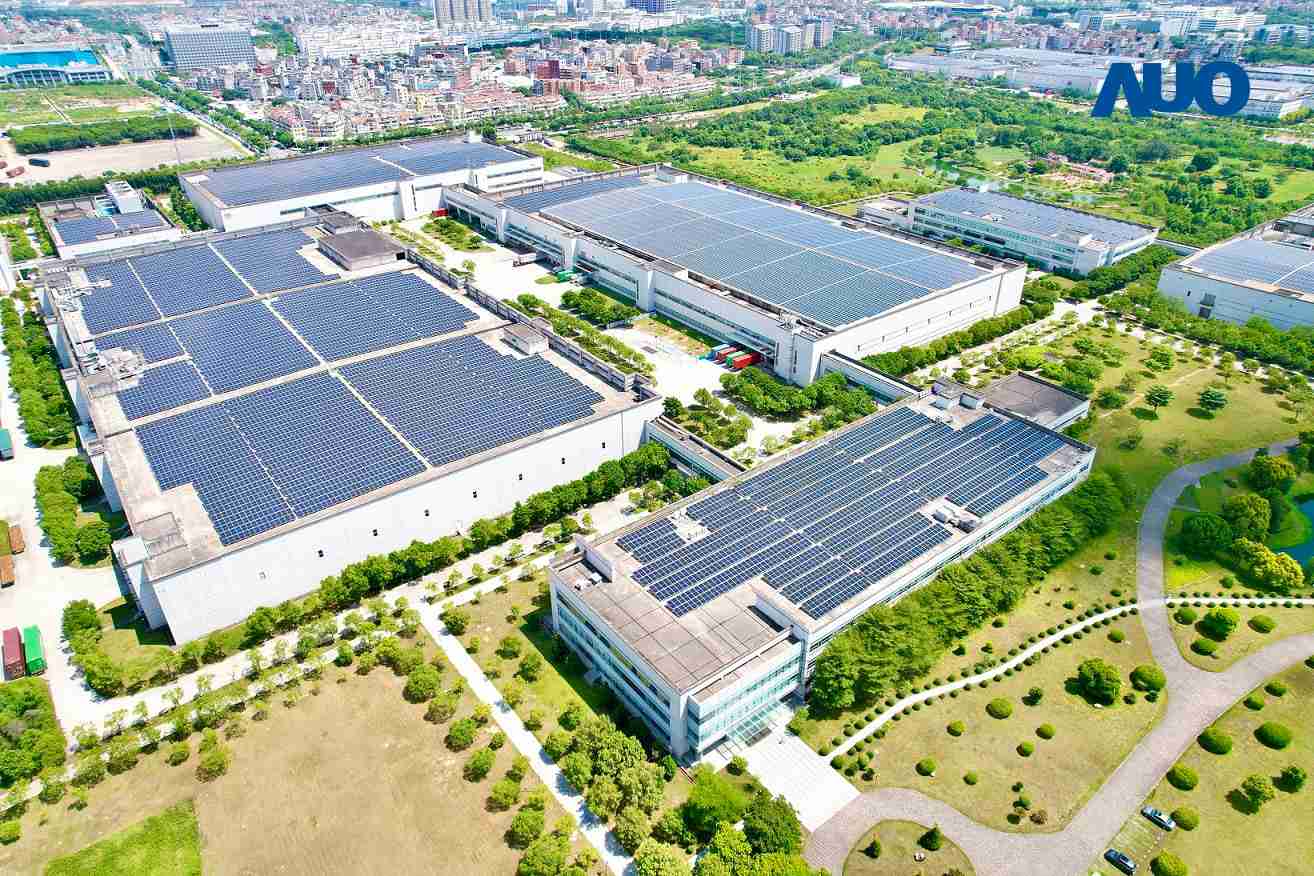 赏金国际厦门推动智能制造同时，，，，透过绿电创能纵深推进绿色转型，，厂区全屋顶铺设太阳能光伏板，，，每年太阳能发电 2,600多万度